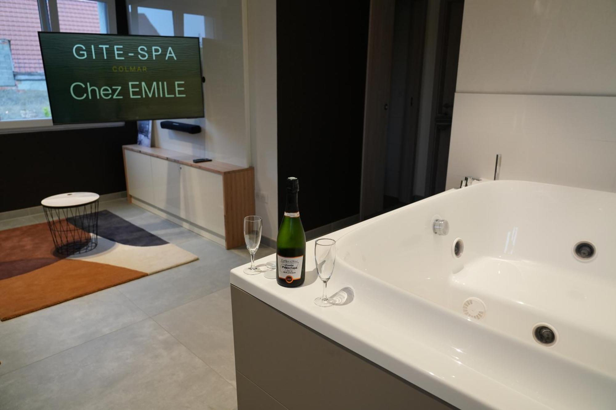 Gite Spa L'Atelier Emile - Spa Privatif - 5 Min Colmar Sainte-Croix-en-Plaine エクステリア 写真