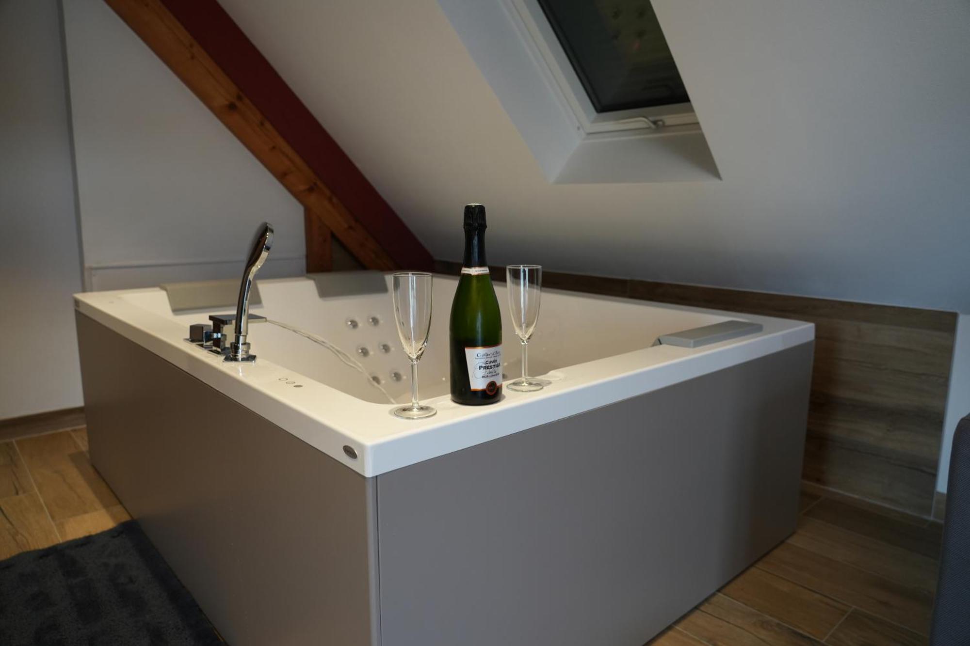 Gite Spa L'Atelier Emile - Spa Privatif - 5 Min Colmar Sainte-Croix-en-Plaine エクステリア 写真